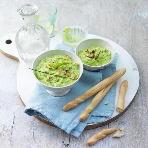 Guacamole de guisantes con limón y queso crema