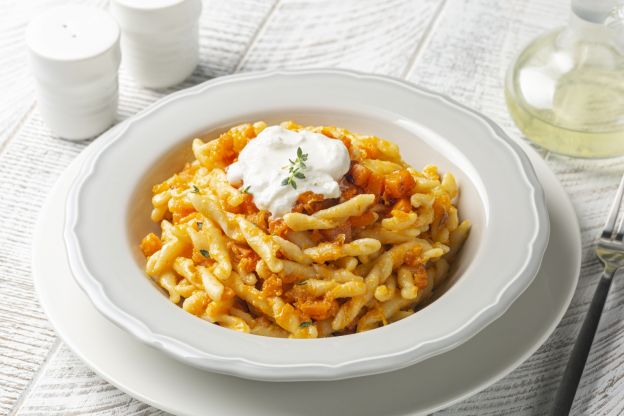 Strozzapreti con nata y calabaza