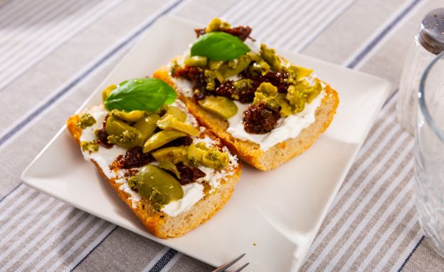 Tostadas de aceitunas