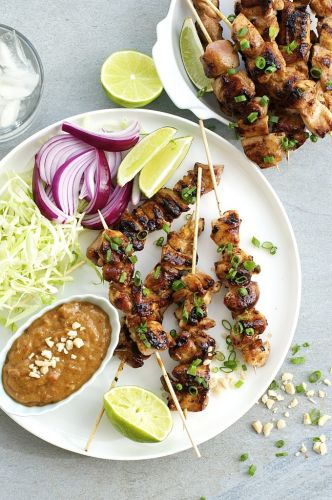 Pollo satay con salsa de cacahuete