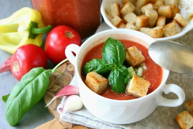 Sopa de tomate y comino