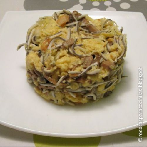 Revuelto de gulas y champiñones