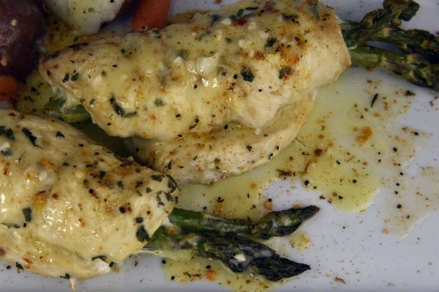 Pechuga de pollo rellena de espárragos