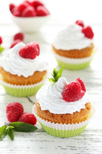 Muffins de frambuesa y crema chantilly