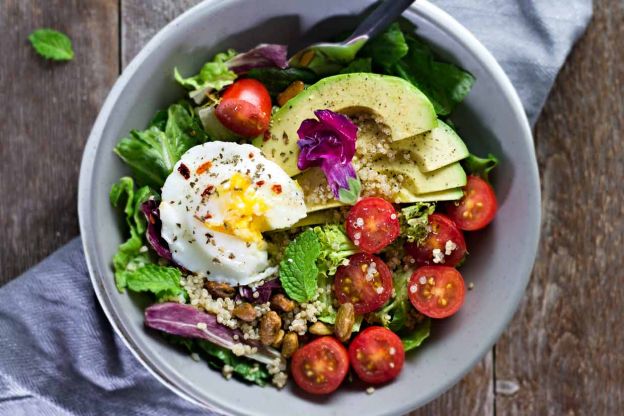 Buddha bowl de aguacate y quinoa