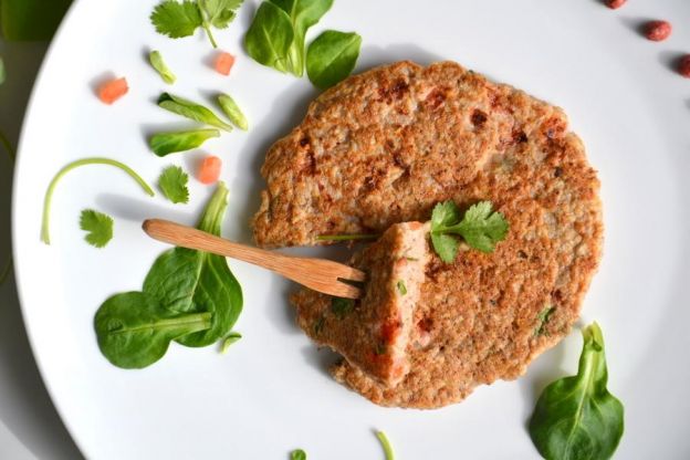 Tortitas de trigo sarraceno con castañas y salsa de calabaza y champiñones