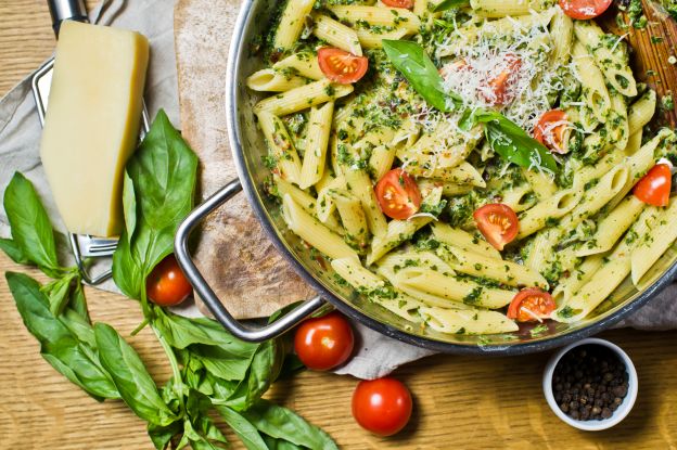 Penne con pesto de espinacas