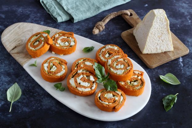 Rollos de tomate con queso de cabra