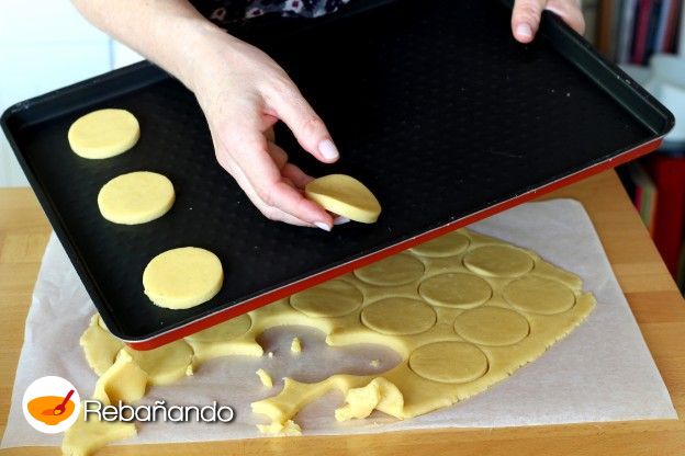 8. Las colocamos en la bandeja del horno