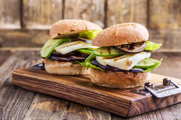 Hamburguesas de queso con verduras