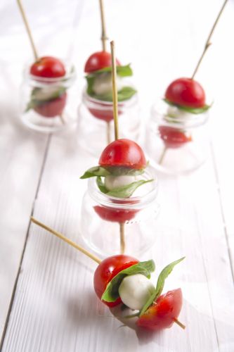 Pinchos caprese