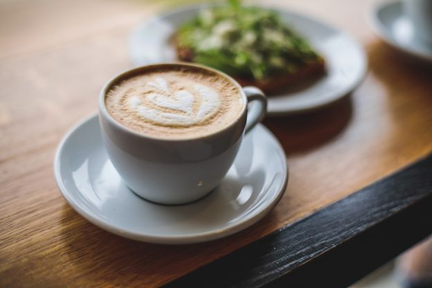 8. Beber un capuccino después de la comida