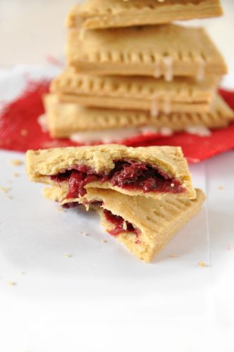 Tartitas veganas rellenas de frutos rojos