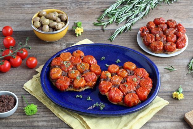 Tartaletas de tomate y tapenade de aceitunas