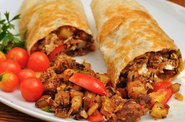 burritos con adobo de pescado