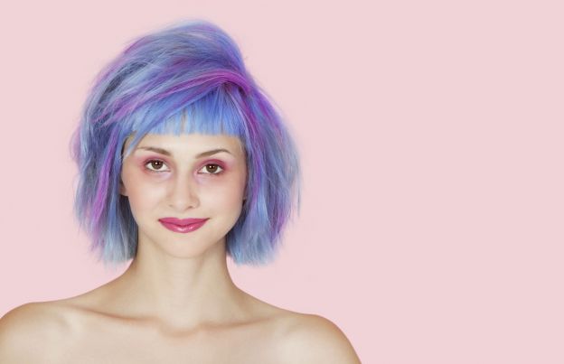 Para decolorar el cabello pintado