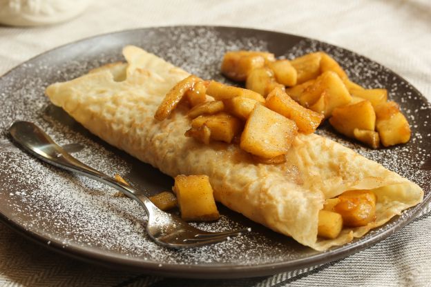 Crepas con manzana y caramelo