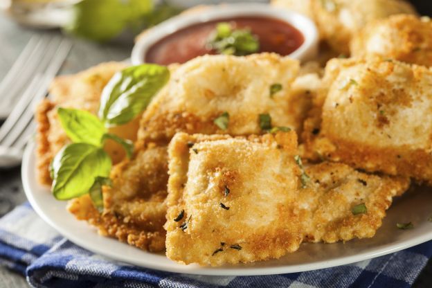 Raviolis con salsa marinara