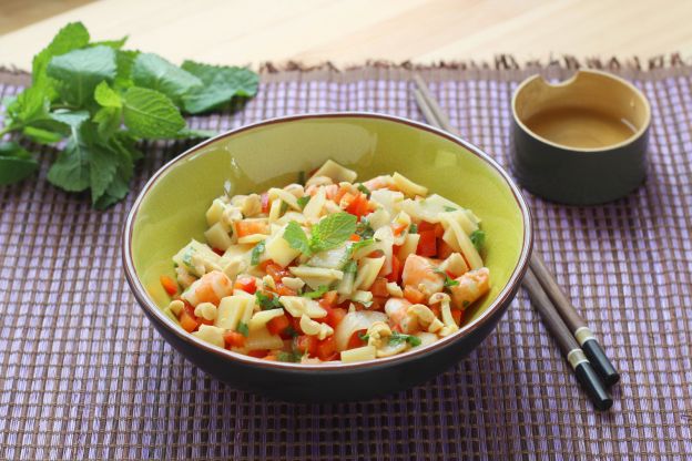 Ensalada de gambas y brotes de bambú