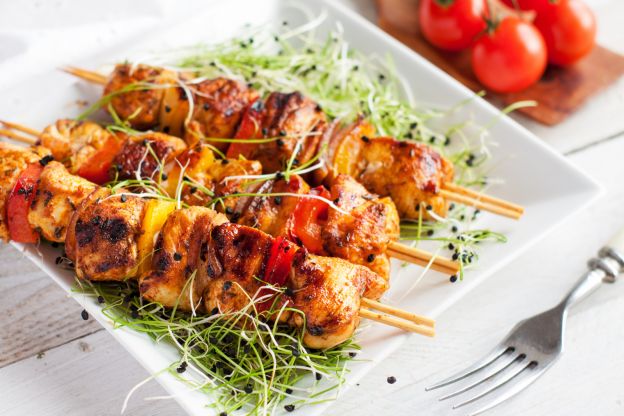 Brochetas de pollo con limón