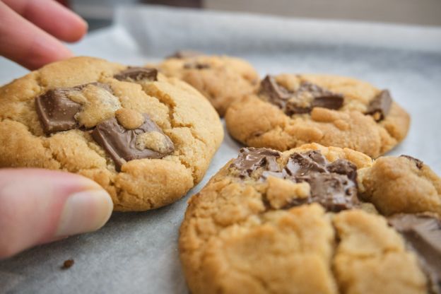 Con trozos de chocolate