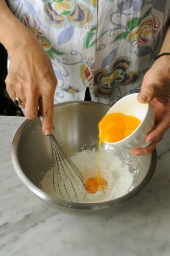 Prepara la crema pastelera