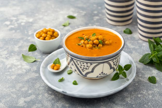 Sopa de tomate y garbanzos