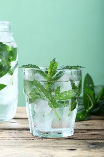 agua detox de menta