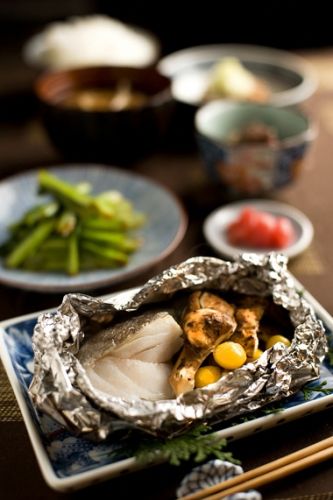 Papillote de pez globo con setas Matsutake