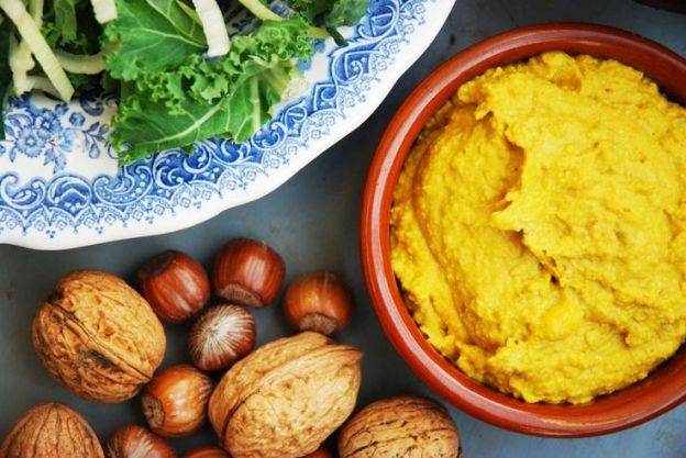 Hummus de frutos secos y azafrán