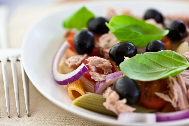 Ensalada de pasta con atún