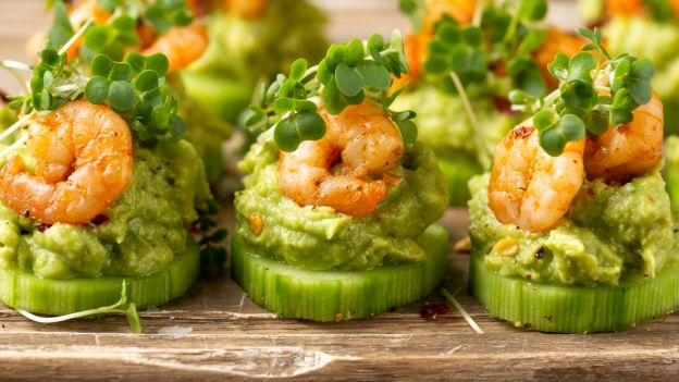 Bocaditos de pepino y gambas