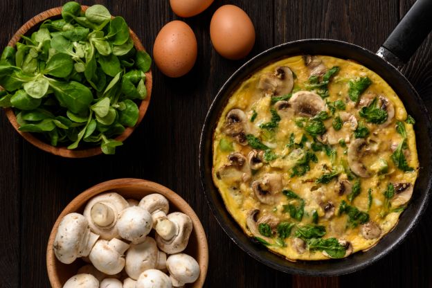 Tortilla de espinacas y champiñones