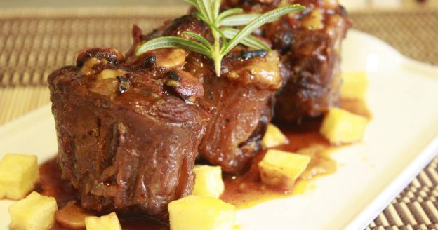 rabo de toro con patatas guisadas