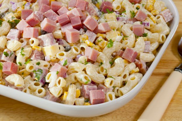 Ensalada de coditos con jamón