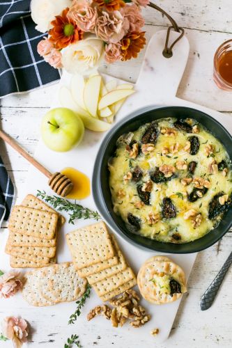 Queso al horno con higos