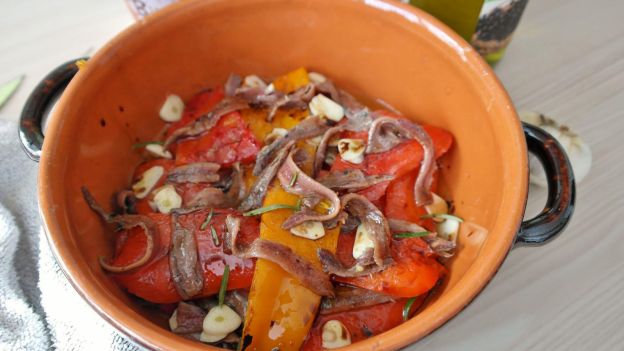 Boquerones con pimientos