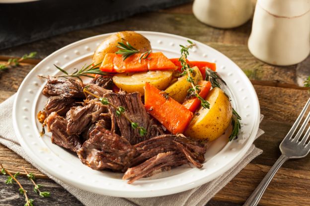 Carne deshebrada con verduras