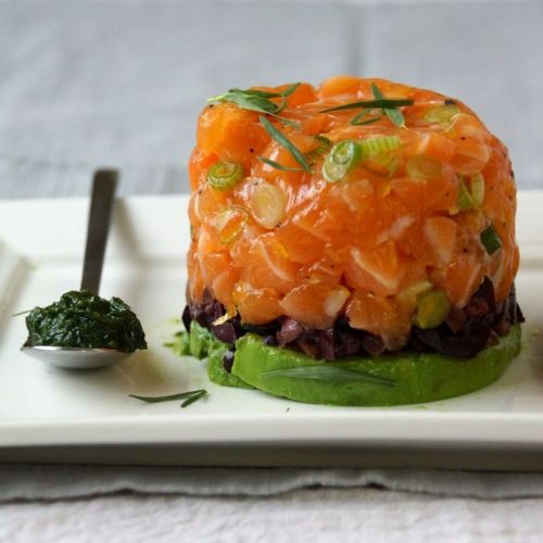 Tartare de salmón y aguacate