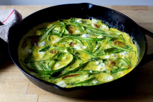 Frittata de espárragos en tiras