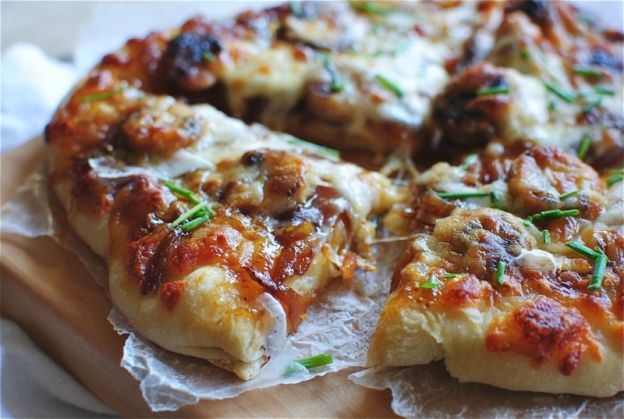 51. Pizza con higos y cebolla caramelizada