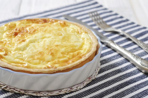 Quiche de atún, patatas, queso y cebolla