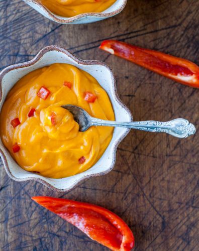 Sopa de batatas, pimientos y leche de coco