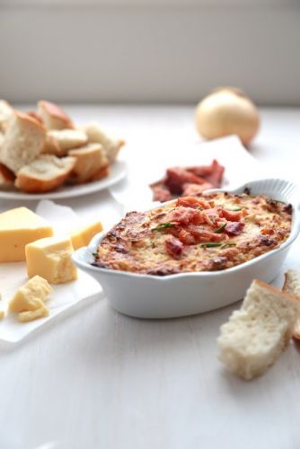 Dip de salmón ahumado y cebollas caramelizadas