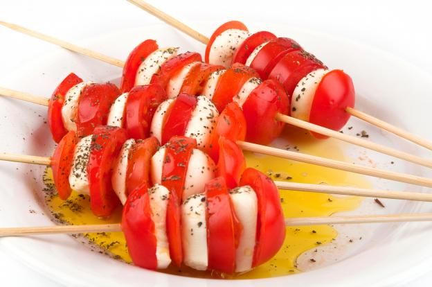 Brochetas de tomate y mozzarella