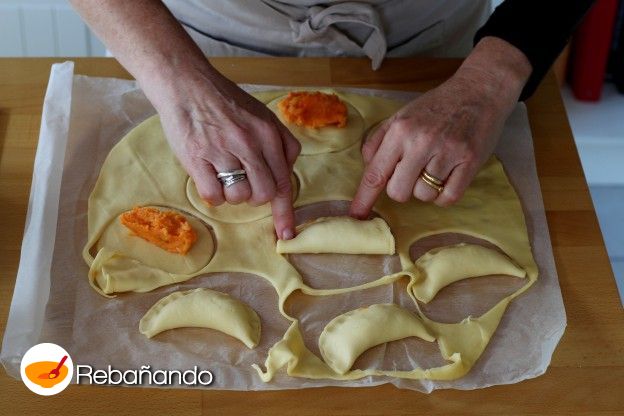 Primer paso para cerrar las empanadas