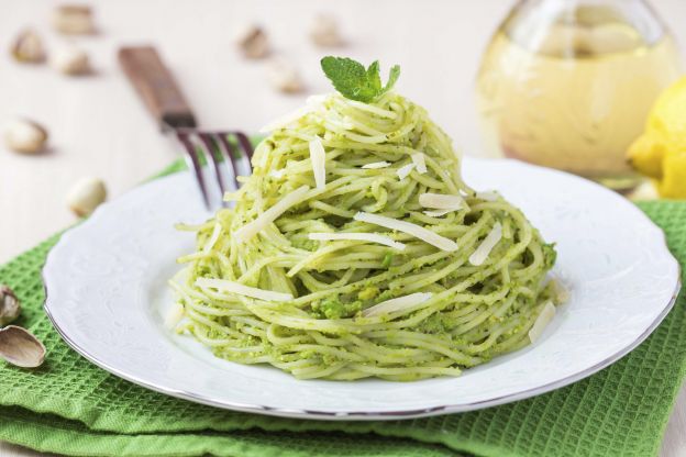 Pasta con pesto de albahaca