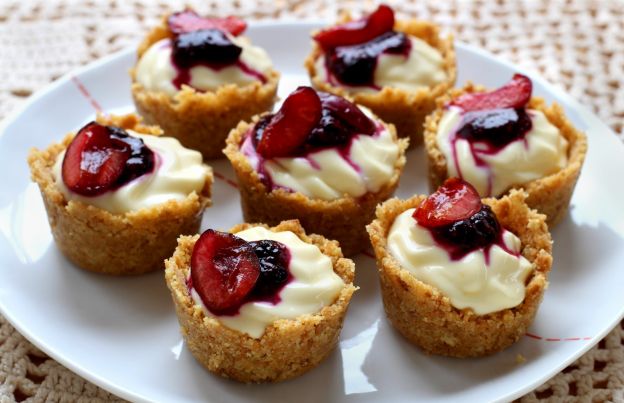 Mini cheesecakes de cereza