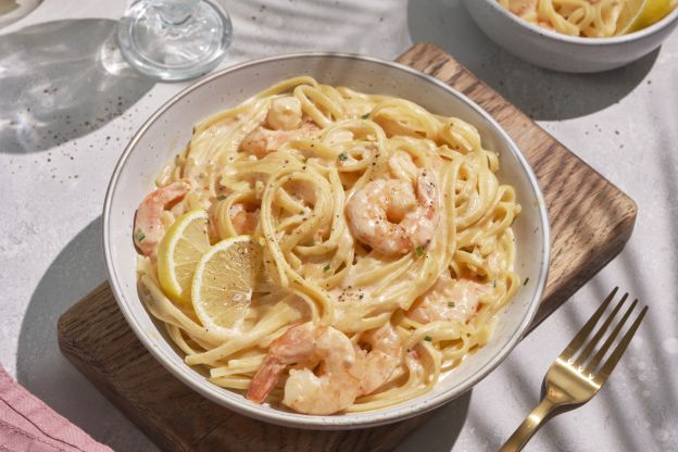 Espaguetis alfredo con gambas