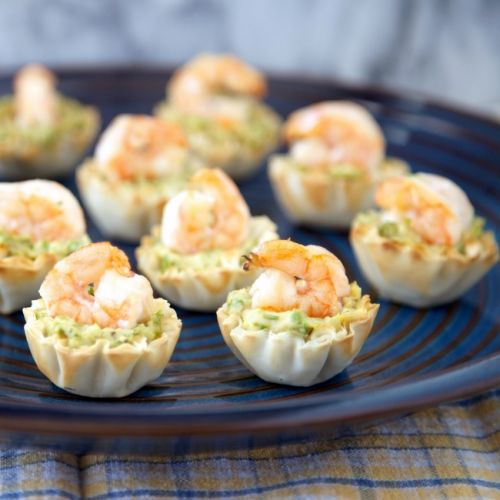 Mini cups de espárragos, hummus y gambas